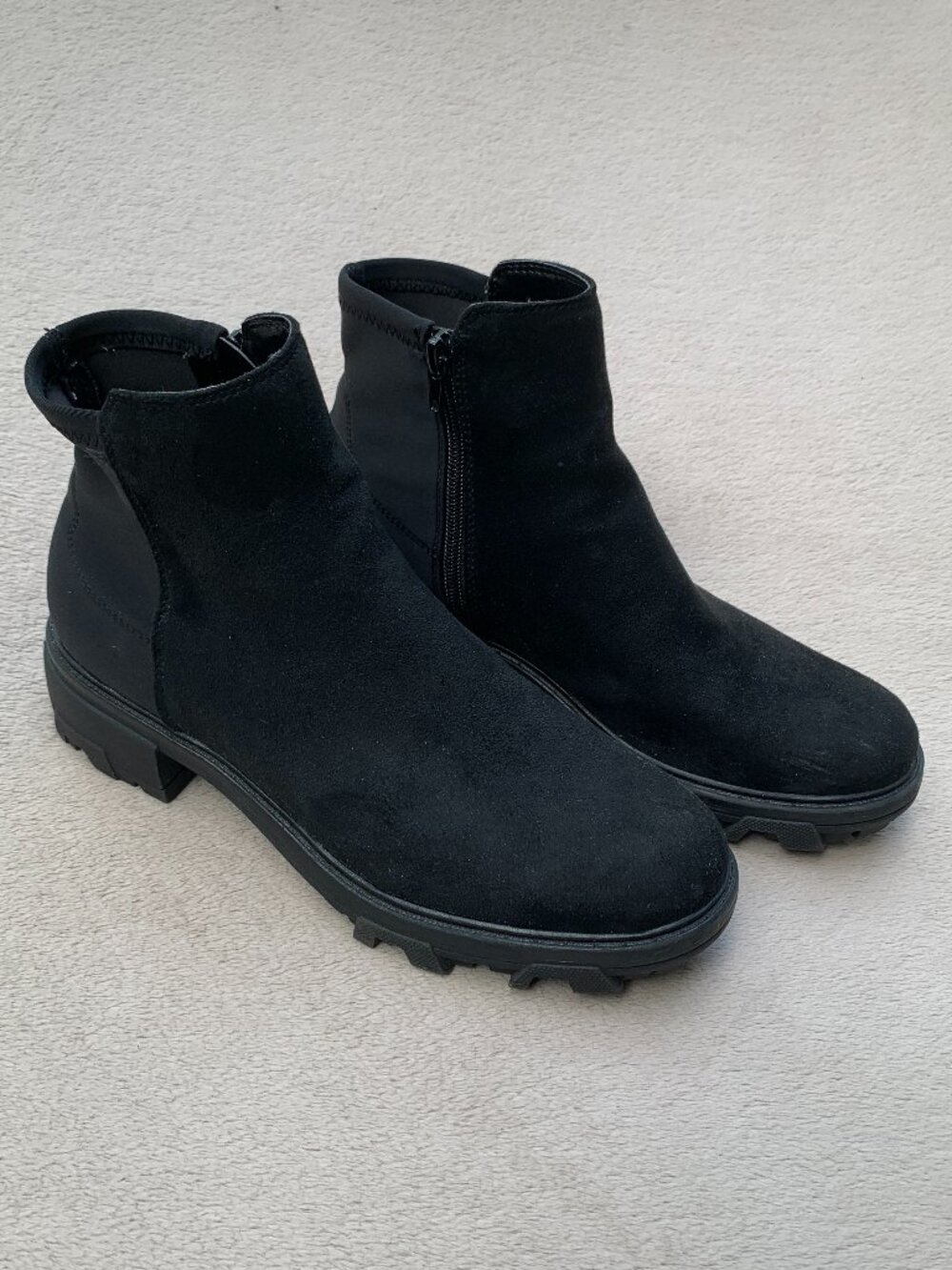 Unisa Wadi-T Low Heel Ankle Booties Sz 8M